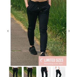 Zyia black peak joggers